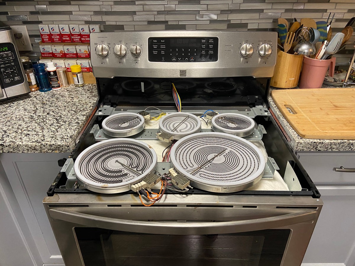 T&B technician diagnosing an oven or range in Southern Oregon